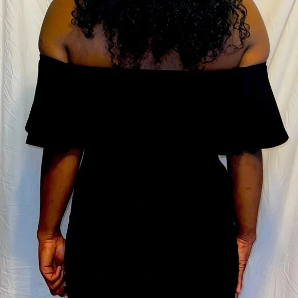 Short floral evening dress. No stains, holes, or loose thread. - Picture 2 of 2